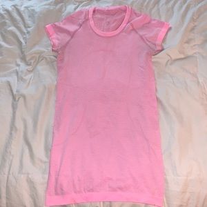 Lululemon bright pink TShirt
